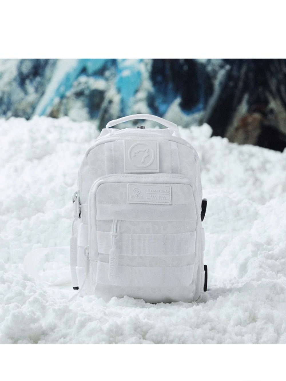 Wolfpak snow leopard sling 4L